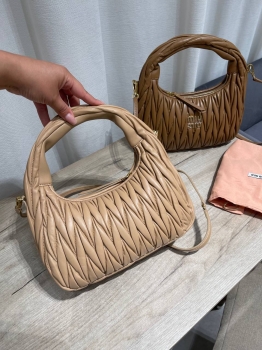 Сумка женская 25 cm Miu Miu Артикул BMS-147646. Вид 2