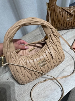 Сумка женская 25 cm Miu Miu Артикул BMS-147646. Вид 4