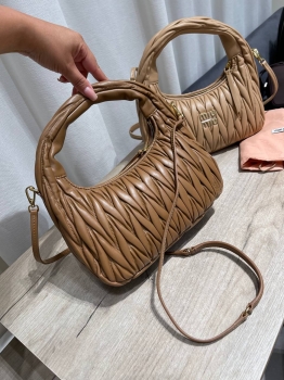 Сумка женская 25 cm Miu Miu Артикул BMS-147645. Вид 2