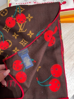 Платок Louis Vuitton Артикул BMS-147749. Вид 2