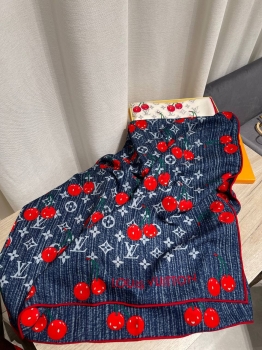 Платок Louis Vuitton Артикул BMS-147748. Вид 2