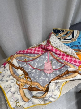 Платок Louis Vuitton Артикул BMS-147744. Вид 2
