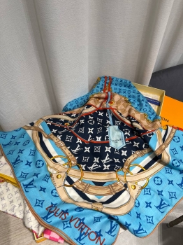 Платок Louis Vuitton Артикул BMS-147743. Вид 1