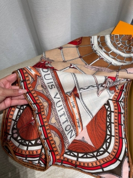 Платок  Louis Vuitton Артикул BMS-147817. Вид 2