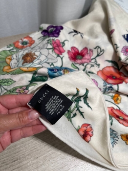 Платок Gucci Артикул BMS-147822. Вид 3