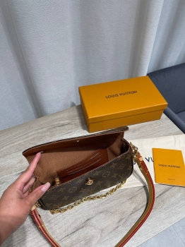 Сумка женская Louis Vuitton Артикул BMS-147845. Вид 3
