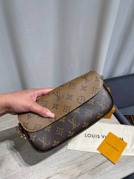 Сумка женская Louis Vuitton Артикул BMS-147844. Вид 4