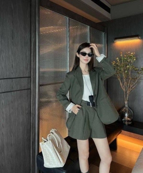 Костюм женский Prada Артикул BMS-147986. Вид 1
