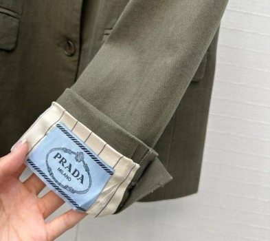 Костюм женский Prada Артикул BMS-147986. Вид 4