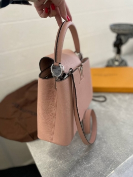 Сумка женская Capucines  Louis Vuitton Артикул BMS-148215. Вид 3