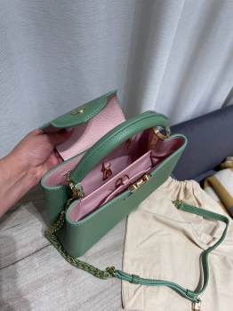 Сумка женская Capucines  Louis Vuitton Артикул BMS-148212. Вид 2