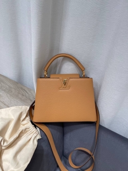 Сумка женская Capucines  Louis Vuitton Артикул BMS-148213. Вид 1