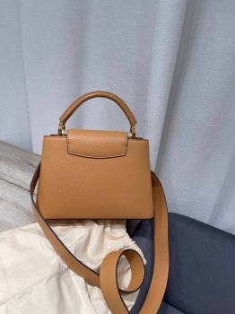 Сумка женская Capucines  Louis Vuitton Артикул BMS-148213. Вид 4