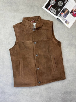 Жилет из натуральной замши(наполнитель пух)  Brunello Cucinelli Артикул BMS-148368. Вид 1