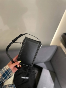 Сумка женская Yves Saint Laurent Артикул BMS-148418. Вид 4