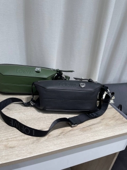 Сумка-слинг  Loewe Артикул BMS-148653. Вид 1