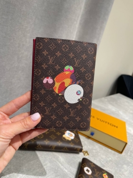 Обложка на паспорт Louis Vuitton Артикул BMS-150365. Вид 2