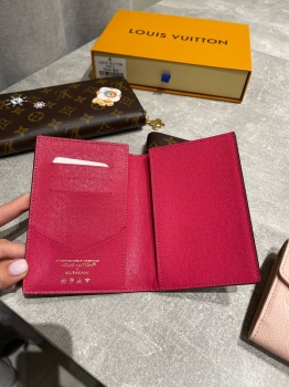 Обложка на паспорт Louis Vuitton Артикул BMS-150365. Вид 3