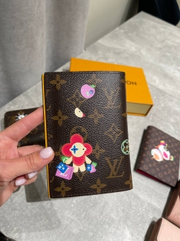 Обложка на паспорт Louis Vuitton Артикул BMS-150364. Вид 3