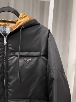 Пуховик Prada Артикул BMS-150392. Вид 2 Пуховик Prada Артикул BMS-150392. Вид 2