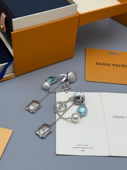 Серьги Louis Vuitton Артикул BMS-150474. Вид 2 Серьги Louis Vuitton Артикул BMS-150474. Вид 2