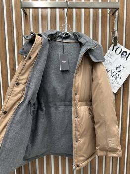 Двухсторонний пуховик Fendi Артикул BMS-150490. Вид 2 Двухсторонний пуховик Fendi Артикул BMS-150490. Вид 2