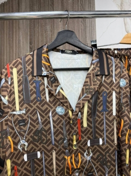 Костюм мужской Fendi Артикул BMS-150573. Вид 2 Костюм мужской Fendi Артикул BMS-150573. Вид 2