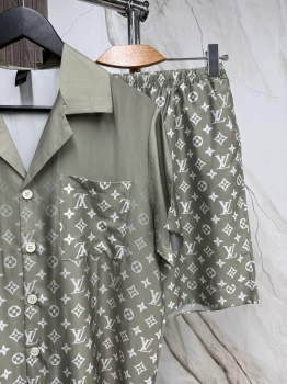 Костюм мужской Louis Vuitton Артикул BMS-150576. Вид 2 Костюм мужской Louis Vuitton Артикул BMS-150576. Вид 2