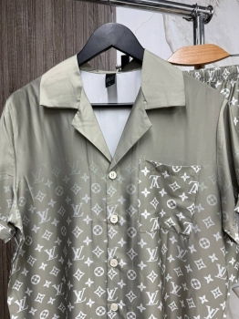 Костюм мужской Louis Vuitton Артикул BMS-150576. Вид 3 Костюм мужской Louis Vuitton Артикул BMS-150576. Вид 3