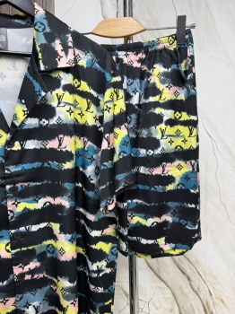 Костюм мужской Louis Vuitton Артикул BMS-150574. Вид 2 Костюм мужской Louis Vuitton Артикул BMS-150574. Вид 2