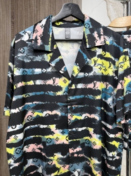 Костюм мужской Louis Vuitton Артикул BMS-150574. Вид 3 Костюм мужской Louis Vuitton Артикул BMS-150574. Вид 3