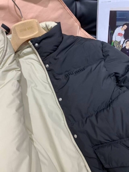 Двухсторонний пуховик  Miu Miu Артикул BMS-150870. Вид 2