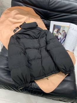 Двухсторонний пуховик  Miu Miu Артикул BMS-150870. Вид 3