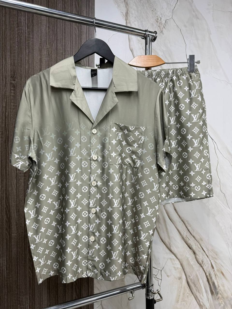 Костюм мужской Louis Vuitton Артикул BMS-150576 Костюм мужской Louis Vuitton Артикул BMS-150576