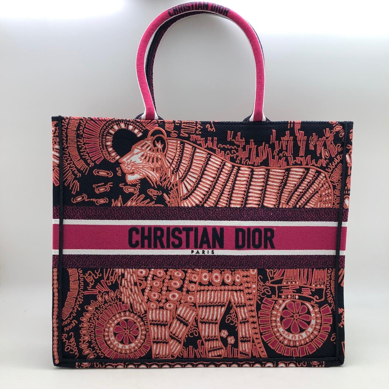 Сумка book tote. Сумка Christian Dior book Tote. Сумка книга. Сумка книга 3 №37.