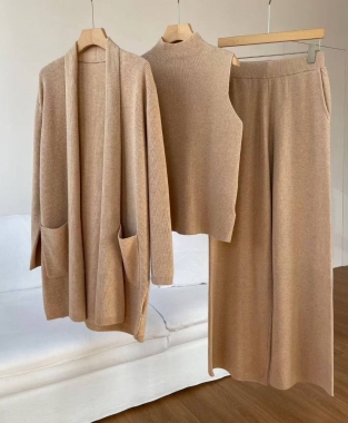 Костюм женский