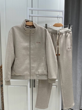  Костюм спортивный 