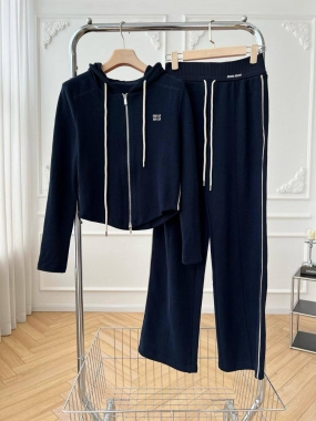 Костюм спортивный