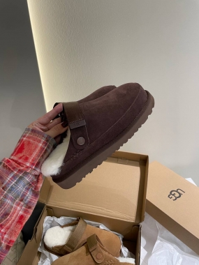 UGG Goldenstar Clog  Chocolate