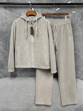 Костюм спортивный