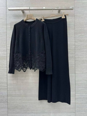 Костюм женский