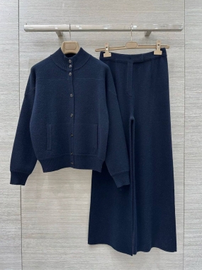 Костюм женский