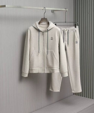 Костюм спортивный