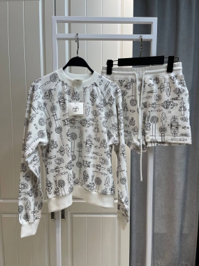  Костюм женский