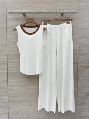 Костюм женский