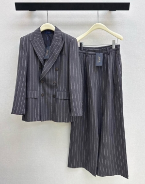 Костюм женский