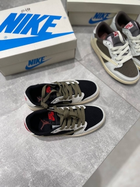 Кроссовки Nike