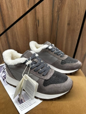 Кроссовки женские