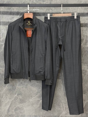 Костюм спортивный