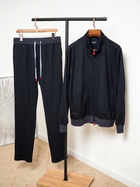 Костюм спортивный